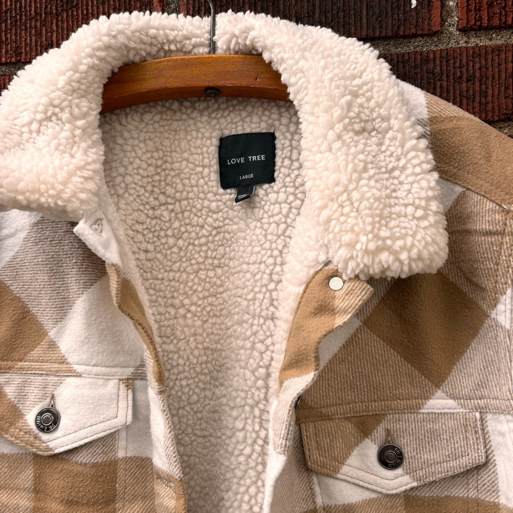 Love Tree tan and white Sherpa plaid jacket coat - Picture 2 of 8